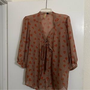 Eyeshadow Blouse with Orange Heart Pattern